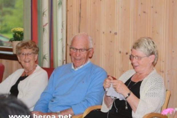 Det er kjekt at folk i alle aldre er med på leir