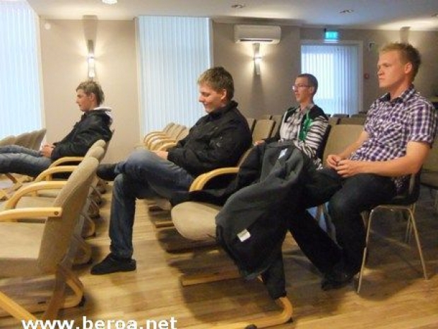 Ungdommene begynner å samles til treff