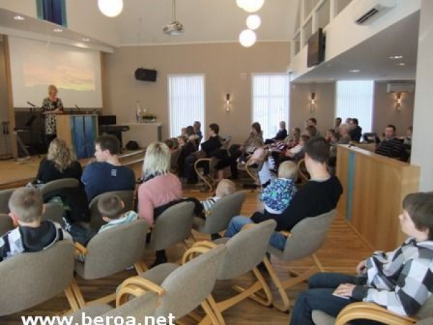 Ro i salen når Anne Grete forteller
April-2010