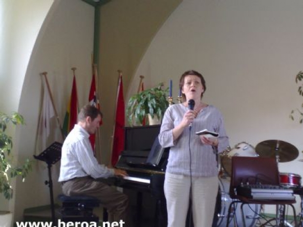 Sang av Astrid Persson. På pianoet, Håvard Brekkå